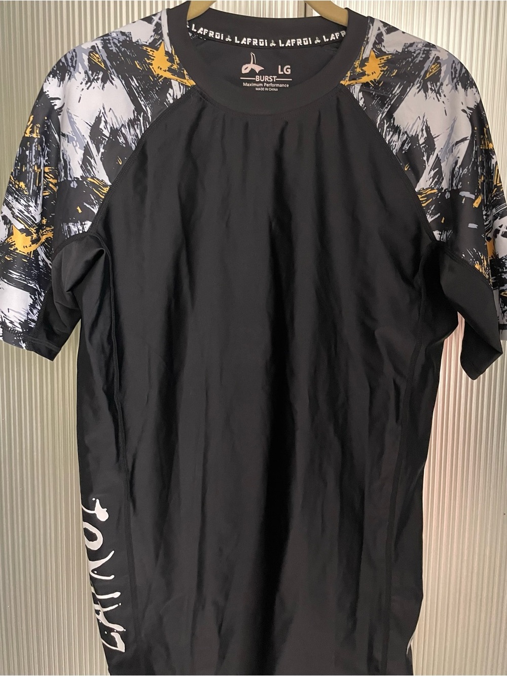 LAFROI Men's Short Sleeve UPF 50+ Baselayer Compression Rash Guard  
Size L